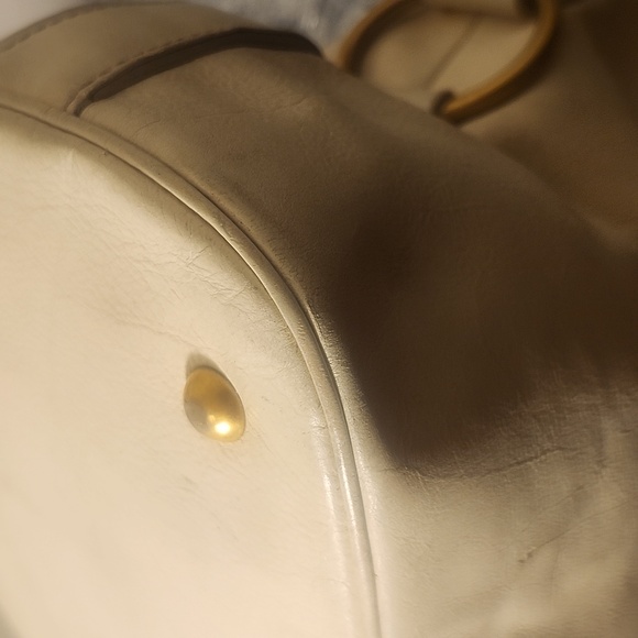 Yves Saint Laurent Off-White Shoulder Bag with Gold Accents - Picture 12 of 16